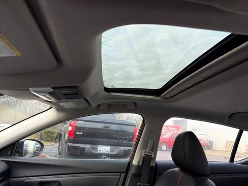 Used 2023 Nissan Sentra SR w/ SR Premium Package image 10