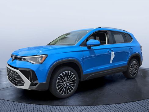 New 2026 Volkswagen Taos SE FWD image 2