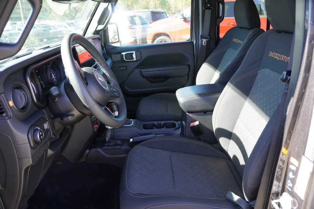 Used 2026 Jeep Gladiator Mojave AWD/4WD image 4
