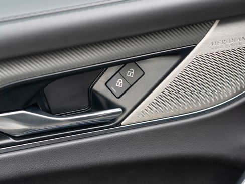 Used 2022 Jaguar F-PACE SVR image 12