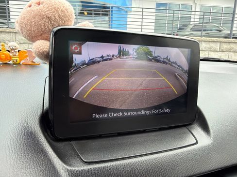 Used 2020 Toyota Yaris XLE FWD image 9