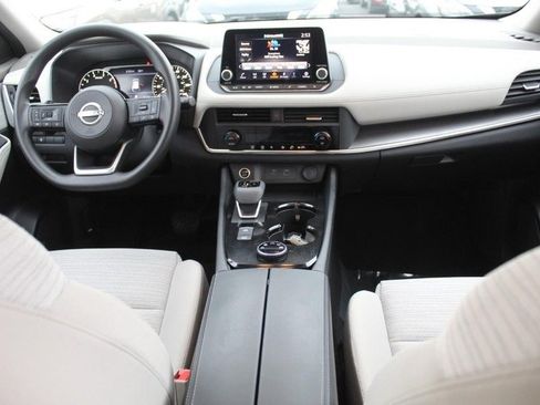 Used 2023 Nissan Rogue SV image 11