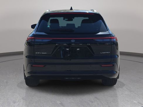 Used 2025 Toyota Crown Signia w/ Advanced Technology Package image 6