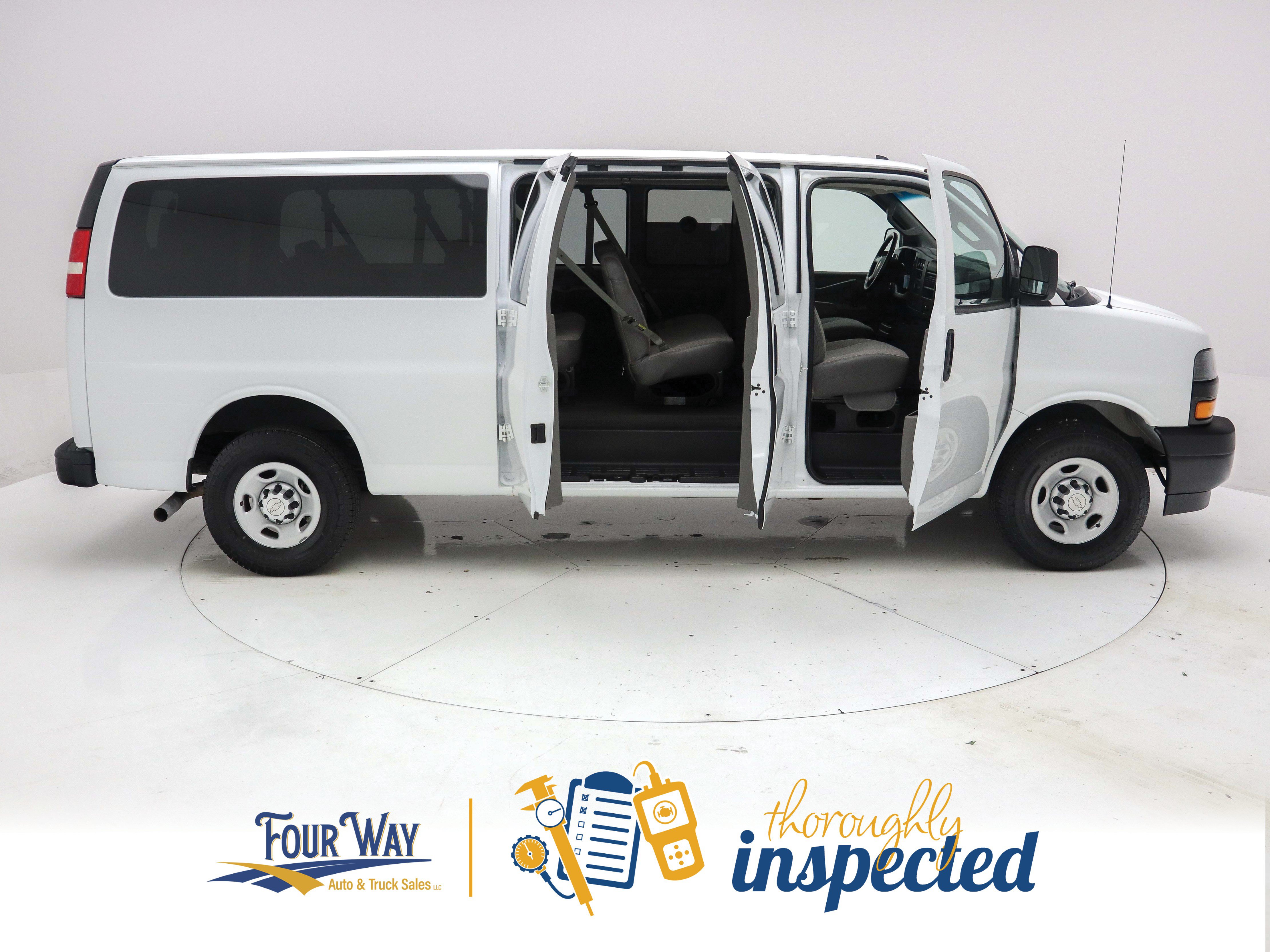 Used 2019 Chevrolet Express 3500 LS RWD image 3