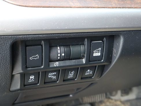 Used 2019 Subaru Outback 3.6R Limited AWD/4WD image 14