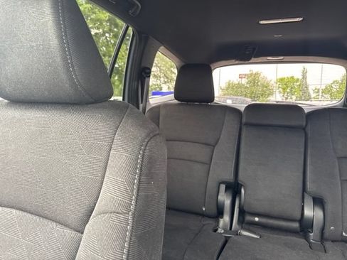 Used 2022 Honda Pilot Sport image 11