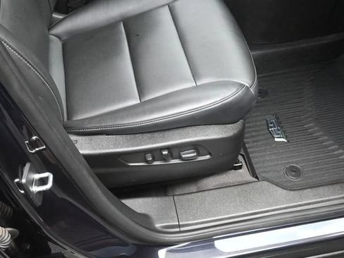 Used 2023 Cadillac XT4 Luxury w/ Cold Weather Package FWD image 34