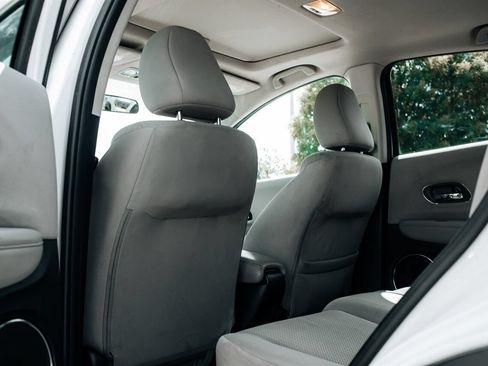 Used 2017 Honda HR-V EX image 38