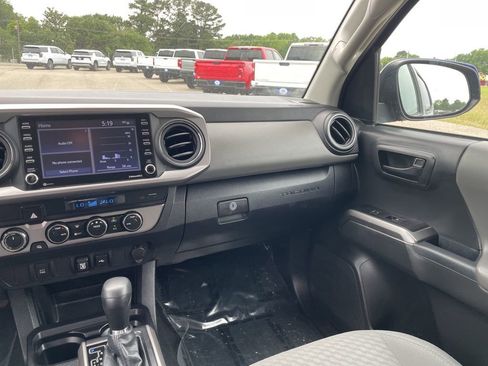 Used 2022 Toyota Tacoma SR5 AWD/4WD image 24