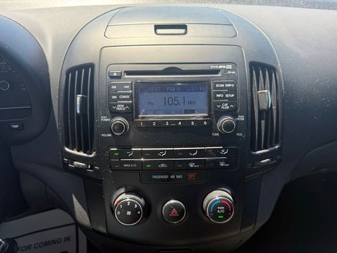 Used 2010 Hyundai Elantra GLS FWD image 32