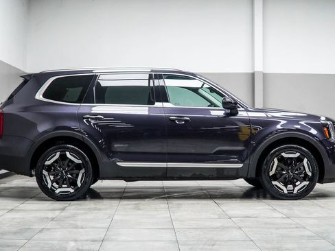 Used 2025 Kia Telluride S FWD image 7