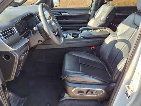 Used 2024 Jeep Wagoneer L Series II w/ Flexible Seating Group image 26