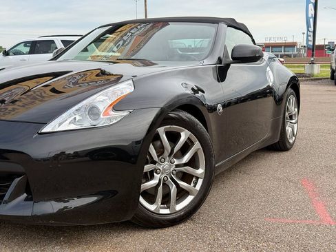 Used 2011 Nissan 370Z Touring RWD image 10