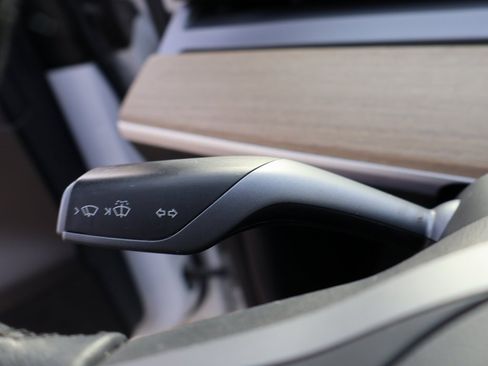 Used 2021 Tesla Model Y Long Range image 28