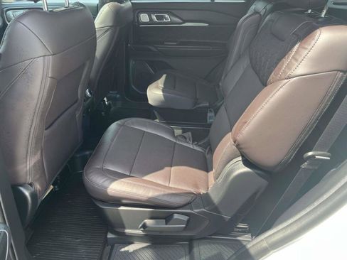 Certified 2025 Ford Explorer Platinum w/ LUX Leather Package AWD/4WD image 19