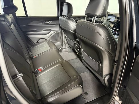 New 2025 Jeep Grand Cherokee Altitude image 15