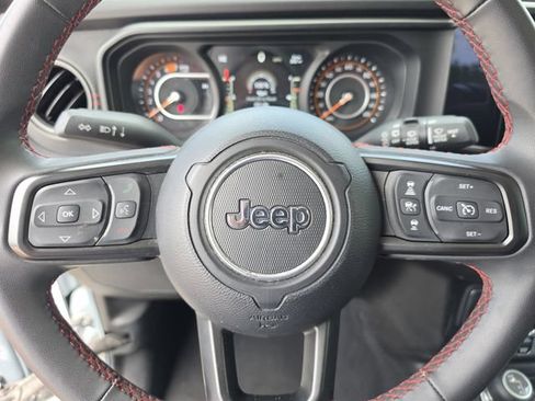 Used 2024 Jeep Wrangler Unlimited Rubicon AWD/4WD image 31