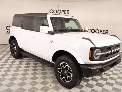 Used 2024 Ford Bronco Outer Banks AWD/4WD image 1