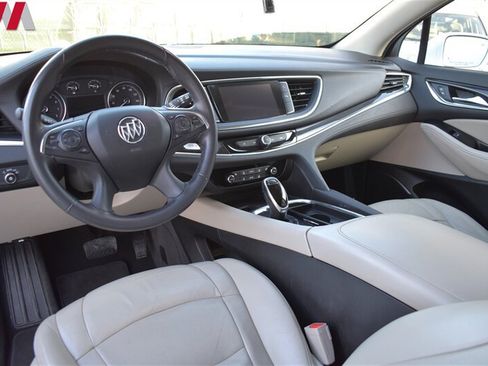 Used 2018 Buick Enclave Essence AWD/4WD image 3