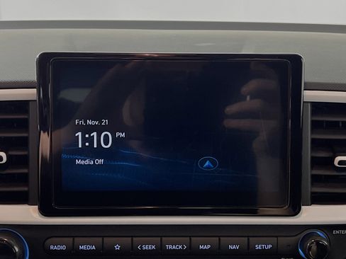 Used 2024 Hyundai Venue Limited image 27