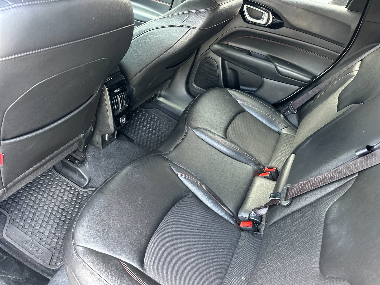 Used 2025 Jeep Compass Trailhawk AWD/4WD image 11