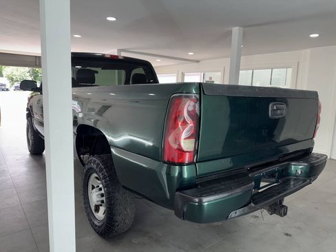 Used 2006 Chevrolet Silverado 2500 W/T w/ Snow Plow Prep Package AWD/4WD image 8