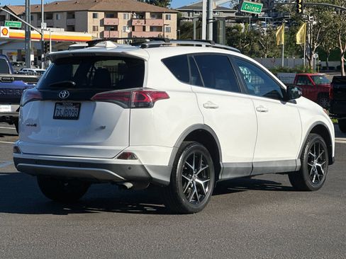 Used 2016 Toyota RAV4 SE image 5