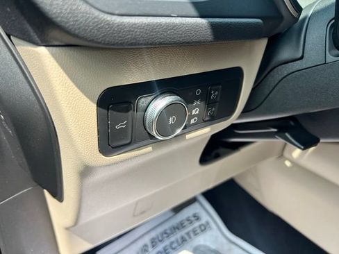 Certified 2022 Ford Escape SEL w/ Technology Package FWD image 8