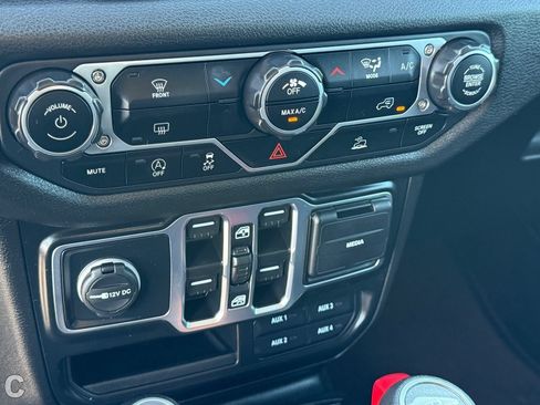 Used 2025 Jeep Gladiator Sport AWD/4WD image 21