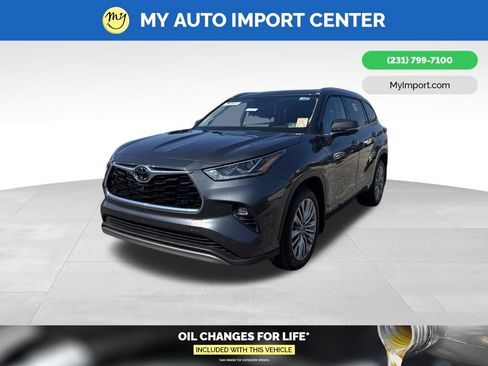 Used 2025 Toyota Highlander Platinum AWD/4WD image 3