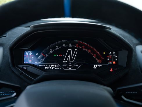 Used 2023 Lamborghini Huracan STO image 9