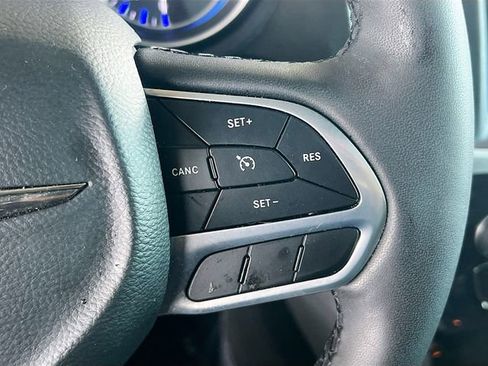 Used 2023 Chrysler 300 Touring L w/ Comfort Group image 18