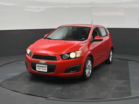 Used 2015 Chevrolet Sonic LT w/ Fun and Sun Package FWD image 5
