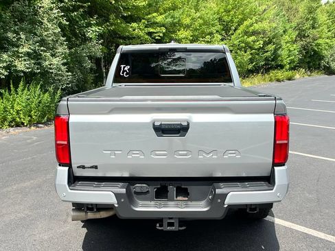 Used 2024 Toyota Tacoma TRD Off-Road w/ TRD Off Road Upgrade Package AWD/4WD image 4