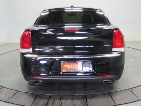 Used 2020 Chrysler 300 Touring image 6