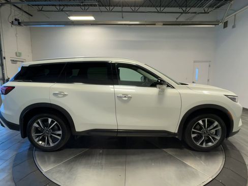 Certified 2023 INFINITI QX60 Luxe w/ Performance Audio Package image 9