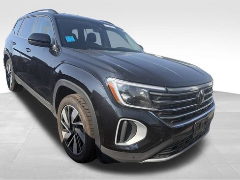 Used 2025 Volkswagen Atlas SE FWD image 11