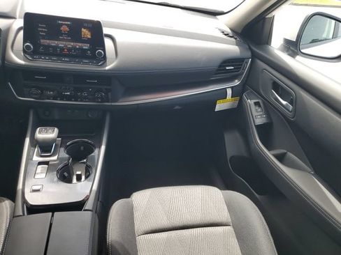 Certified 2026 Nissan Rogue SV FWD image 28