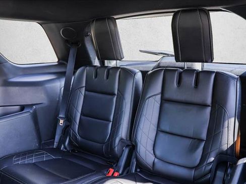 Used 2018 Ford Explorer Platinum image 26