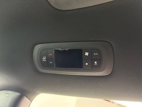 New 2027 Chrysler Pacifica Select AWD/4WD image 28