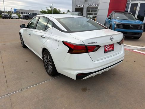 Used 2025 Nissan Altima 2.5 SV image 3