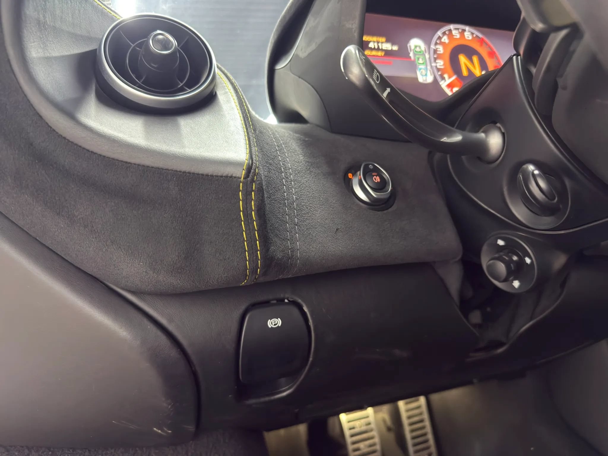 Used 2019 McLaren 570S Spider RWD image 25