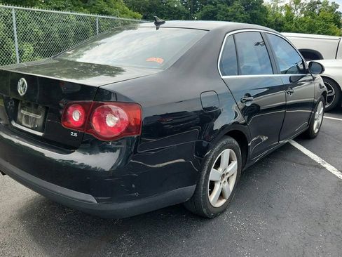 Used 2009 Volkswagen Jetta SE FWD image 2