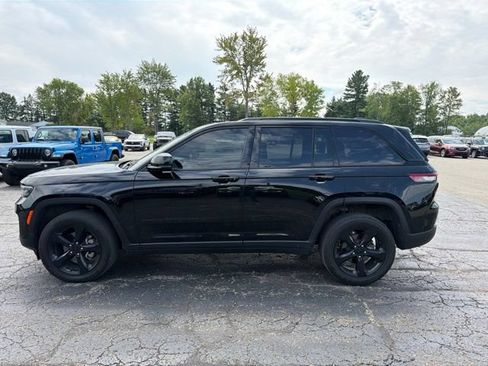 Used 2023 Jeep Grand Cherokee Altitude AWD/4WD image 5