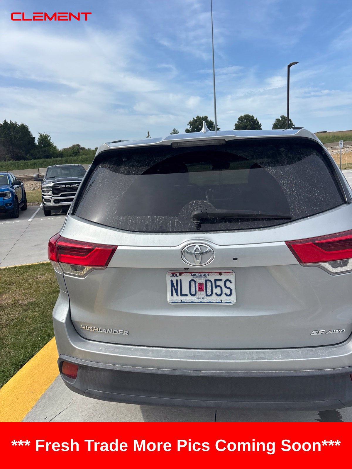 Used 2017 Toyota Highlander SE AWD/4WD image 4