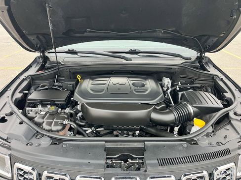 Used 2021 Jeep Grand Cherokee Laredo image 28