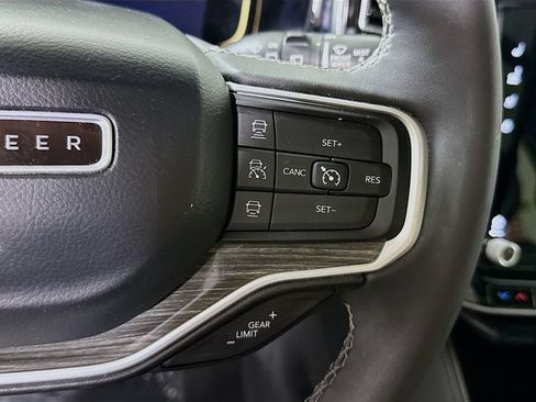 Used 2022 Jeep Wagoneer Series III w/ Premium Group I AWD/4WD image 25