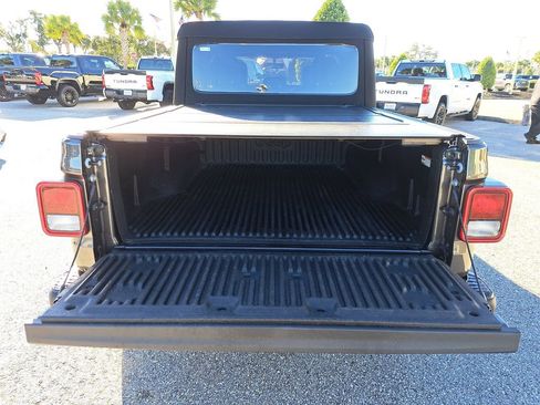 Used 2022 Jeep Gladiator Rubicon image 6