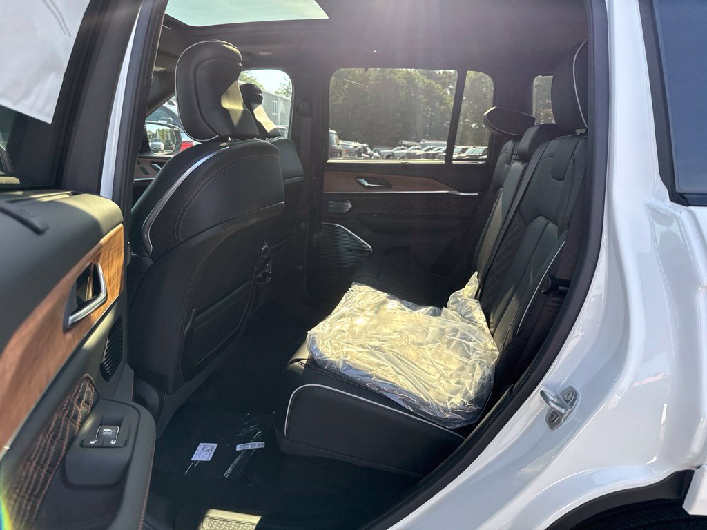 New 2027 Jeep Grand Cherokee Summit AWD/4WD image 23