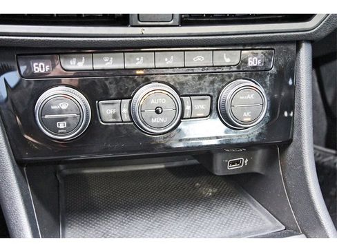 Used 2019 Volkswagen Jetta SEL w/ Cold Weather Package image 25